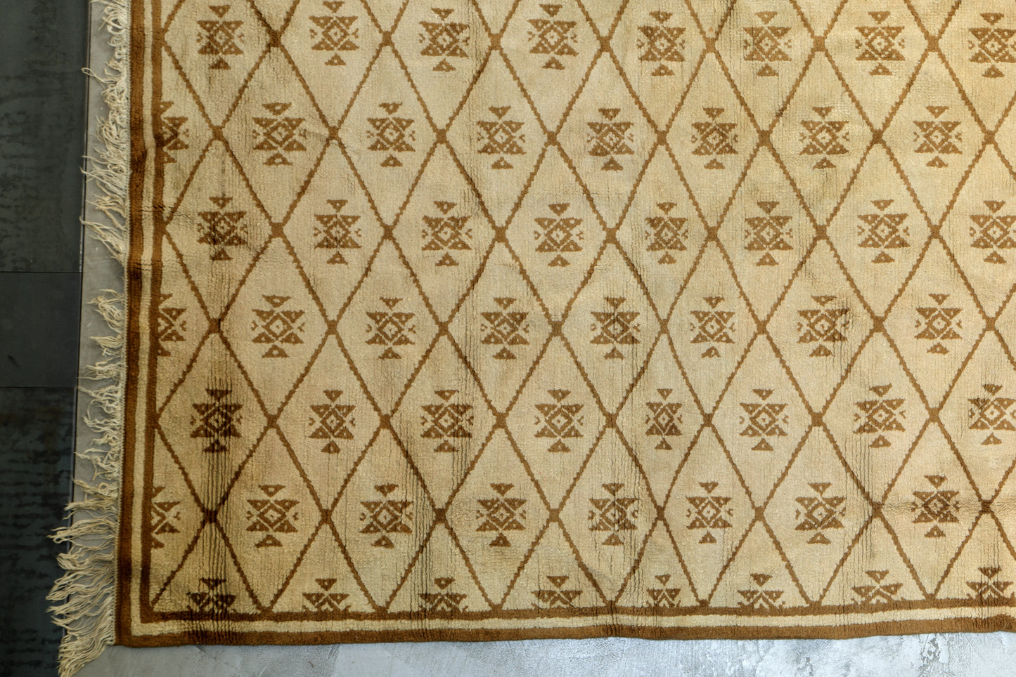 Beige moroccan wool carpet