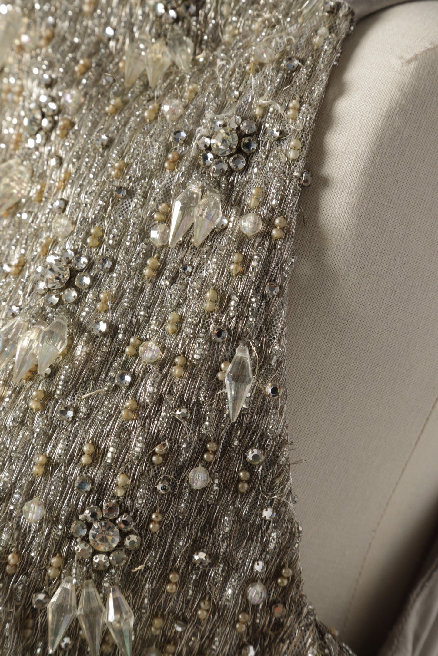 Top in seta avorio ricamato anni 80