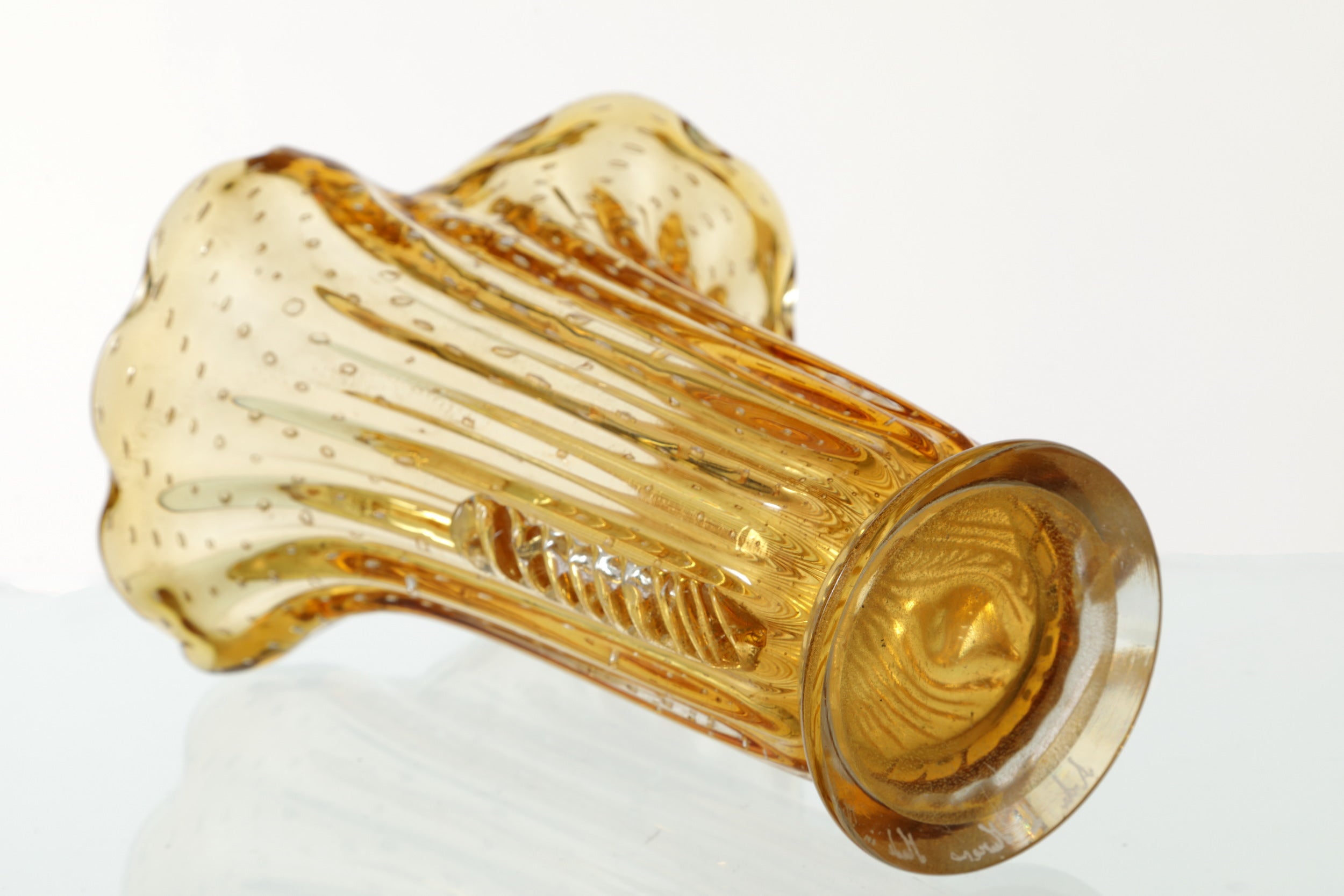 1960s vase in amber bullicante Murano glass