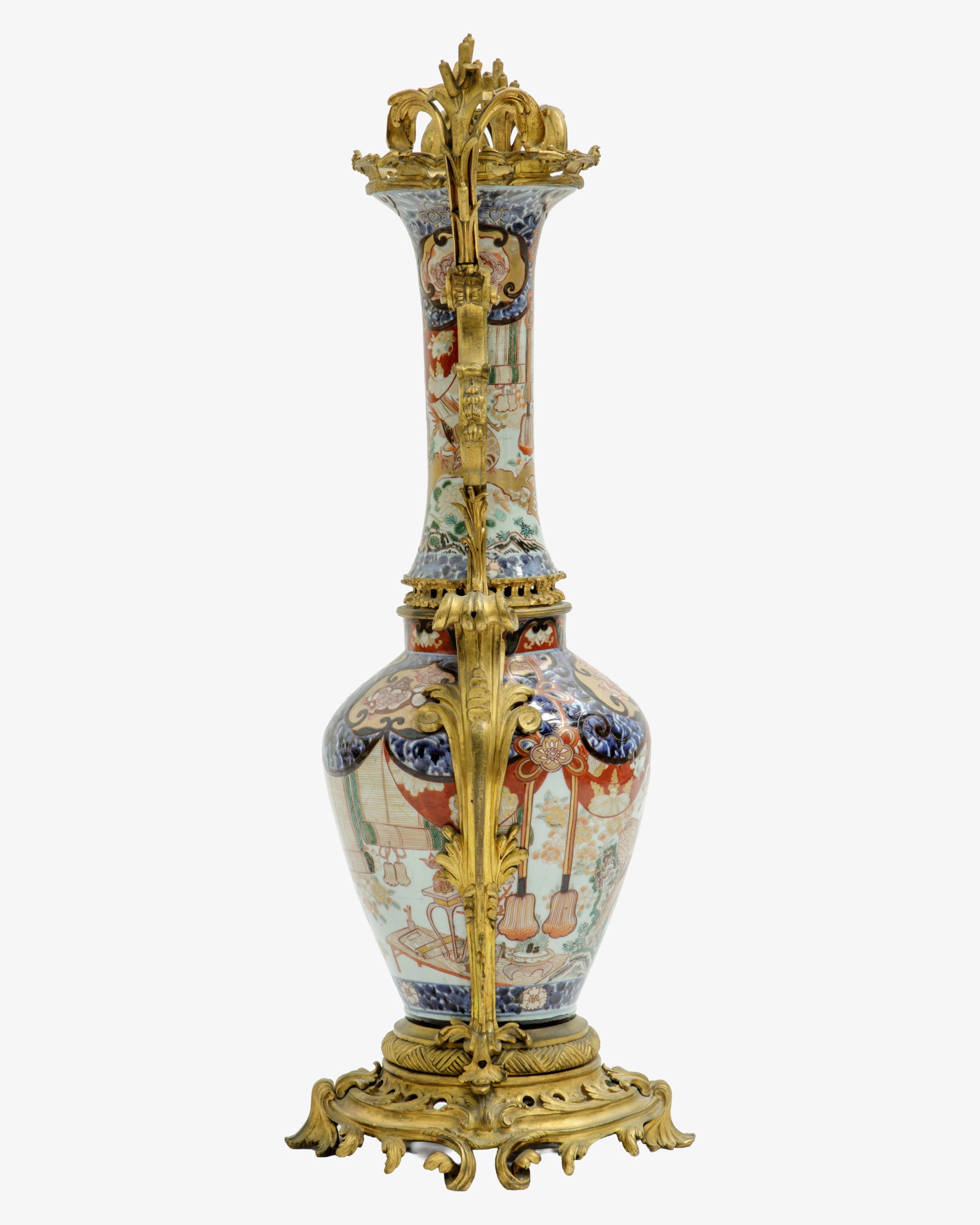 Vaso monumentale in porcellana Imari con montatura in bronzo dorato