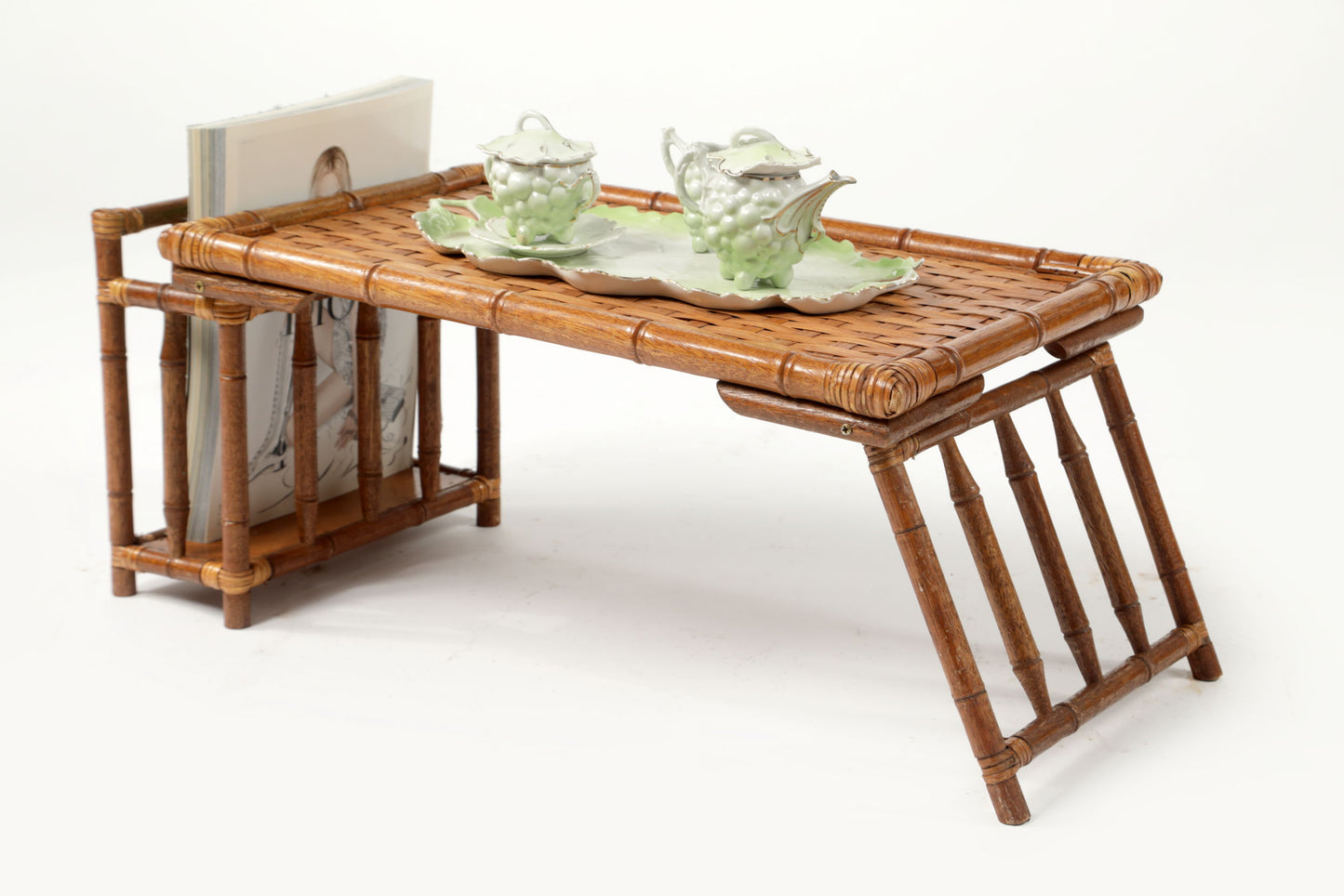 Vassoio da colazione bamboo intrecciato con porta riviste anni 70