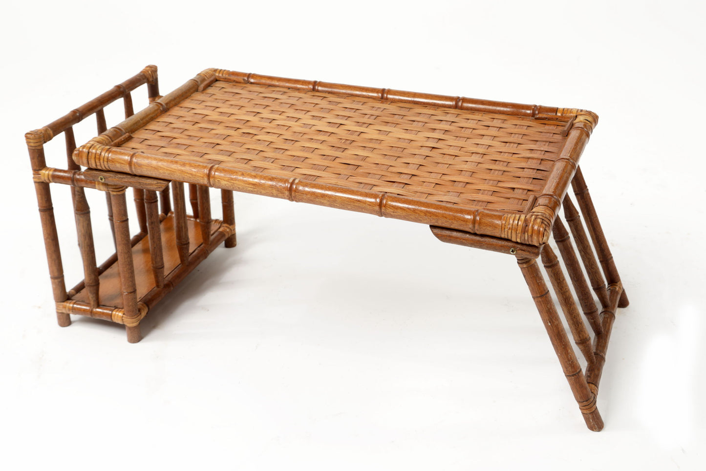 Vassoio da colazione bamboo intrecciato con porta riviste anni 70