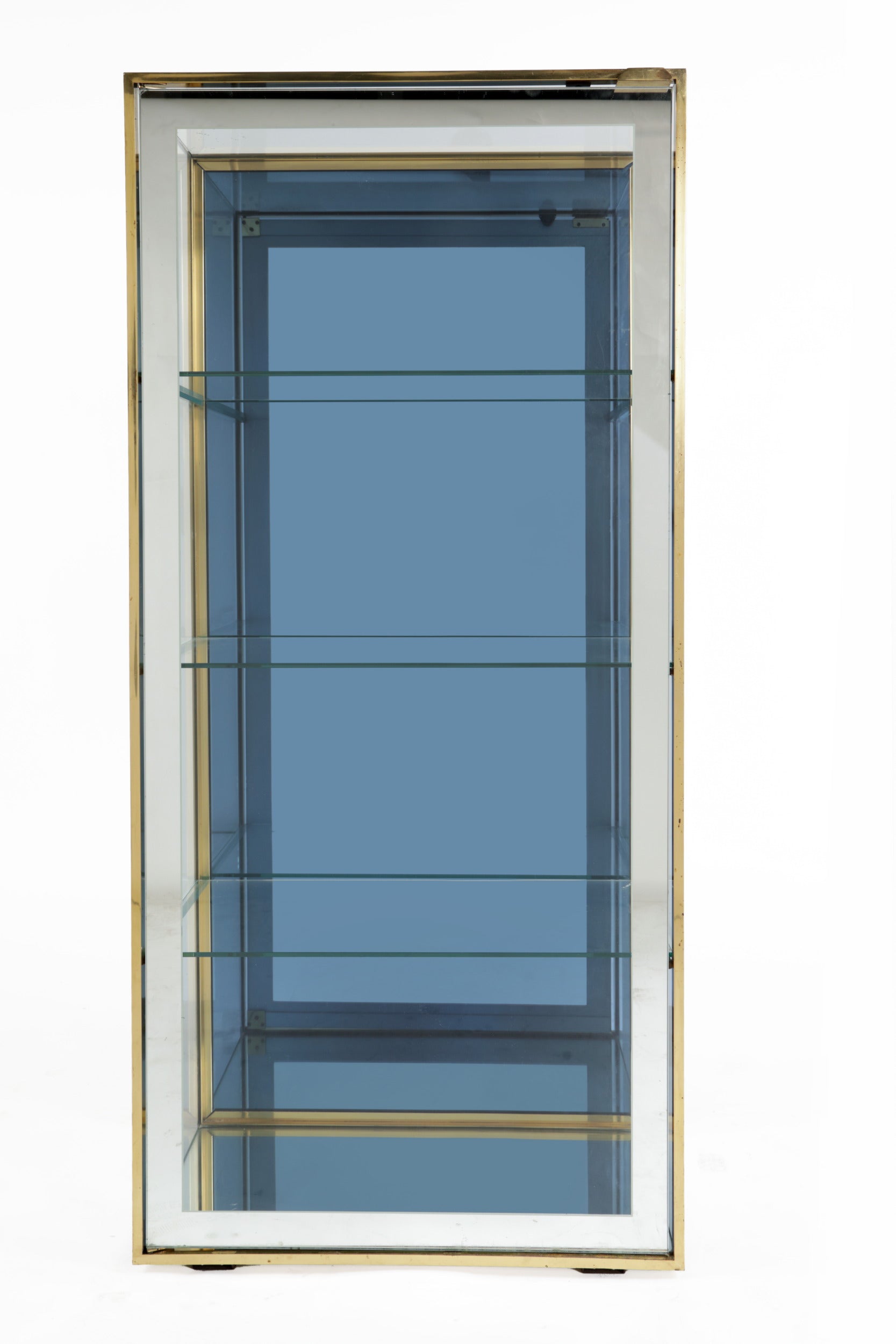 Showcase from the 70s with mirrored profiles