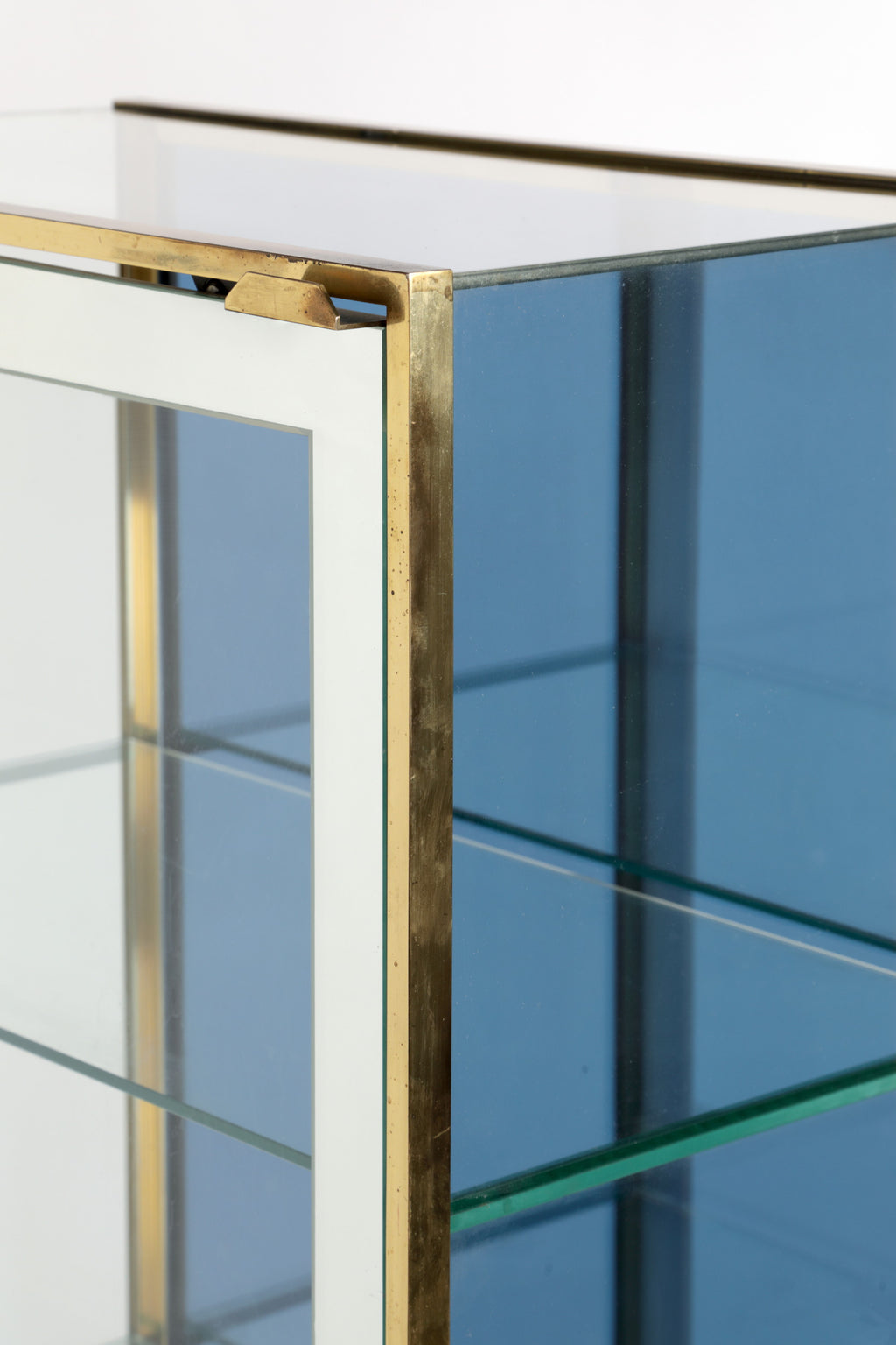 Showcase from the 70s with mirrored profiles